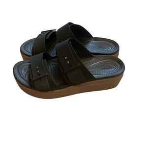 Crocs Brooklyn buckle low platform slides sandals black size 9